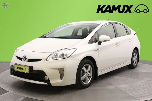 Toyota Prius Active / Suomi-auto / Vakkari / Navigointi / Peruutuskamera / HUD / Image 6