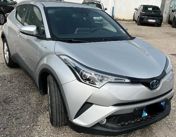 TOYOTA C-HR 1.8 Hybrid E-CVT Business Image 1